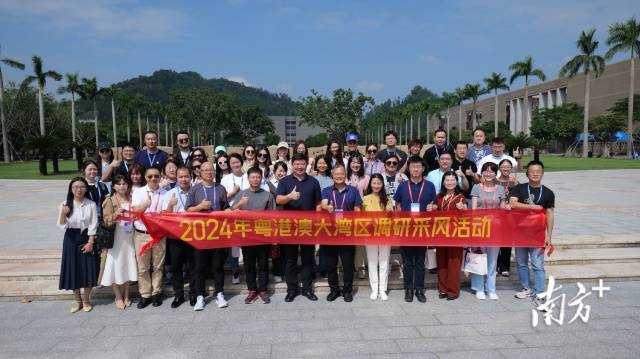 近日，由成年人电影
主办的2024粤港澳大湾区影视机构采风研讨活动顺利开展，来自全国各地多家头部影视机构的行业精英们相继到珠海、江门、广州、东莞、惠州、深圳采风。